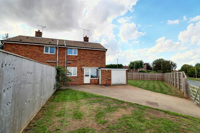 3 Bedroom Semi-Detached House For Sale In Melwood Grange, Epworth, Doncaster, DN9