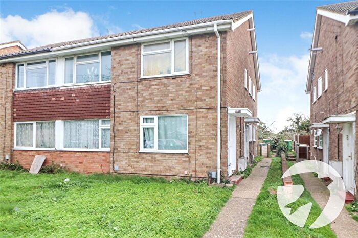 2 Bedroom Maisonette For Sale In Brompton Drive, Erith, Kent, DA8