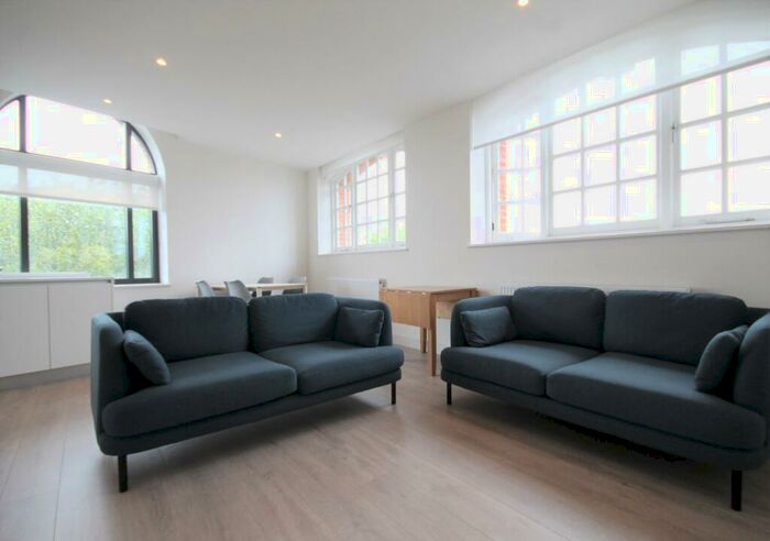 2 Bedroom Flat To Rent In Cambridge House, Mayes Road, Haringay, N22