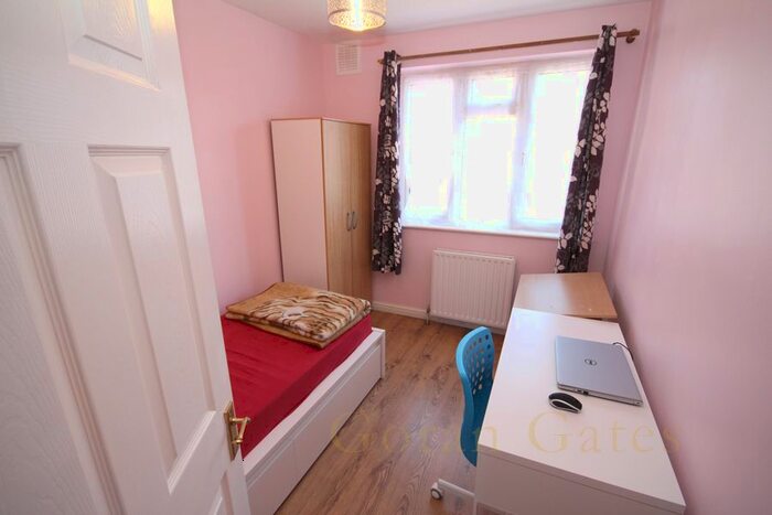 1 Bedroom Flat To Rent In Drake Court, Alexandra Avenue, Rayners Lane, Harrow, HA2