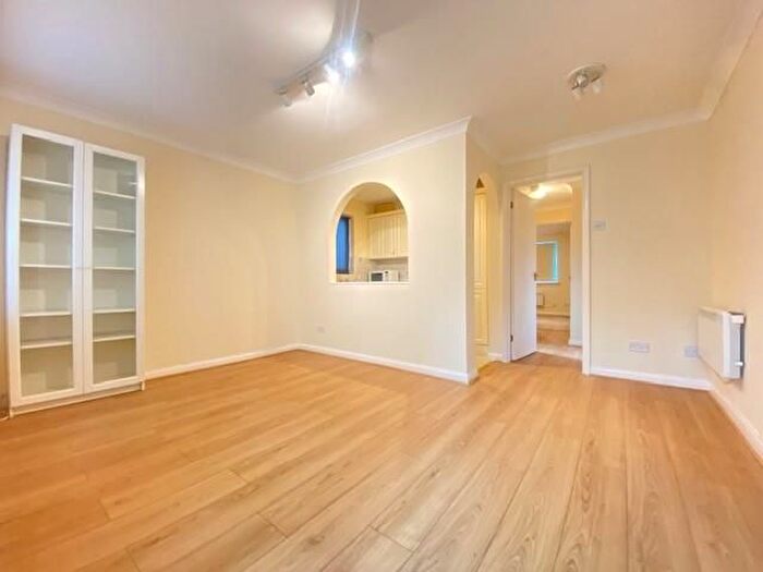 1 Bedroom Maisonette To Rent In Dorset Mews, London, N3