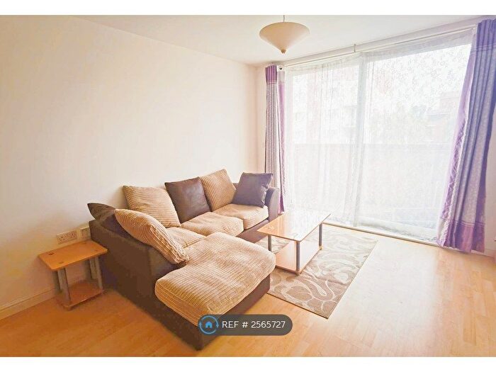 2 Bedroom Flat To Rent In Azalea House, Feltham, TW13