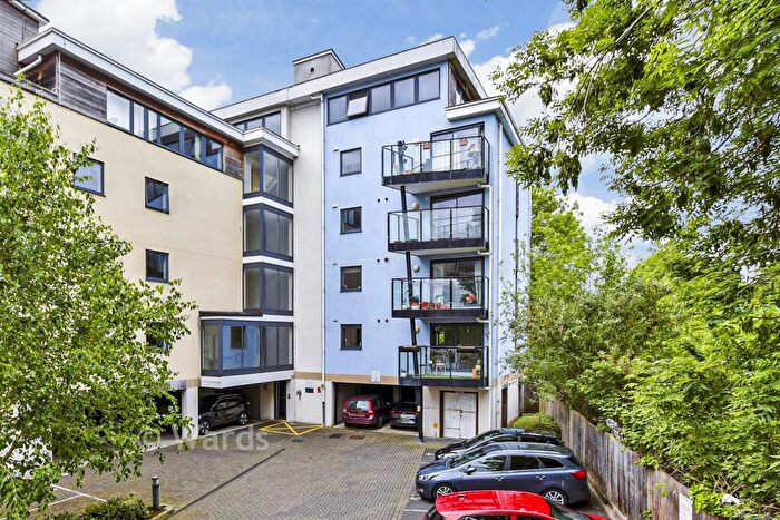 2 Bedroom Apartment For Sale In Clifford Way, Maidstone, Kent, ME16