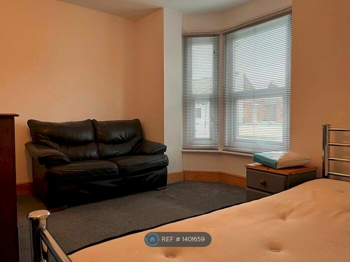 Studio To Rent In Hayling Avenue, Portsmouth, PO3