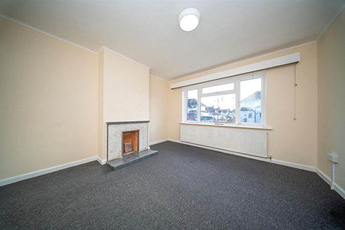 4 Bedroom Semi-Detached House To Rent In Summerhouse Avenue, Heston, Hounslow, TW5