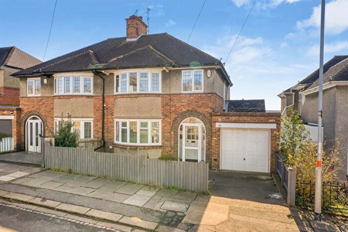 3 Bedroom Semi Detached House For Sale In Watersmeet, Northampton, NN1