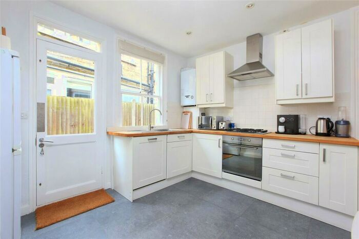 2 Bedroom Flat To Rent In Yukon Road, Clapham South, London, SW12