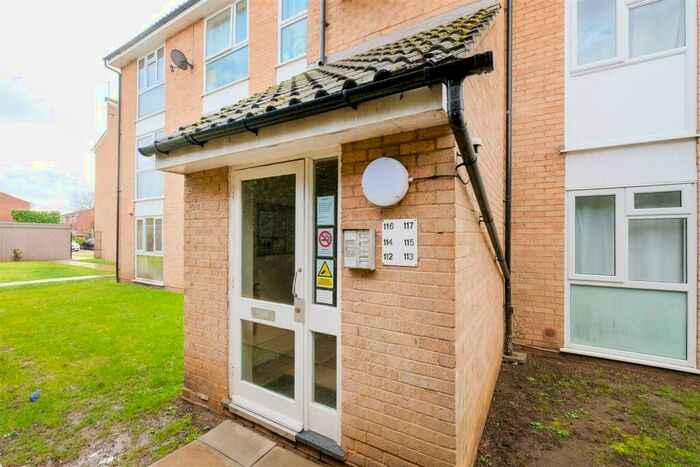 2 Bedroom Flat To Rent In Trotwood, Chigwell, IG7