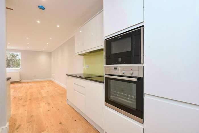 2 Bedroom Apartment To Rent In York Way, Islington, N7