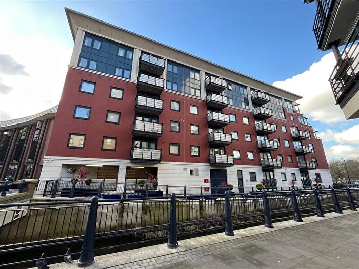 2 Bedroom Flat For Sale In Wadbrook Street, Kingston Upon Thames, KT1