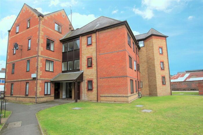 1 Bedroom Flat To Rent In Regent Court, Reading, Berkshire, RG1