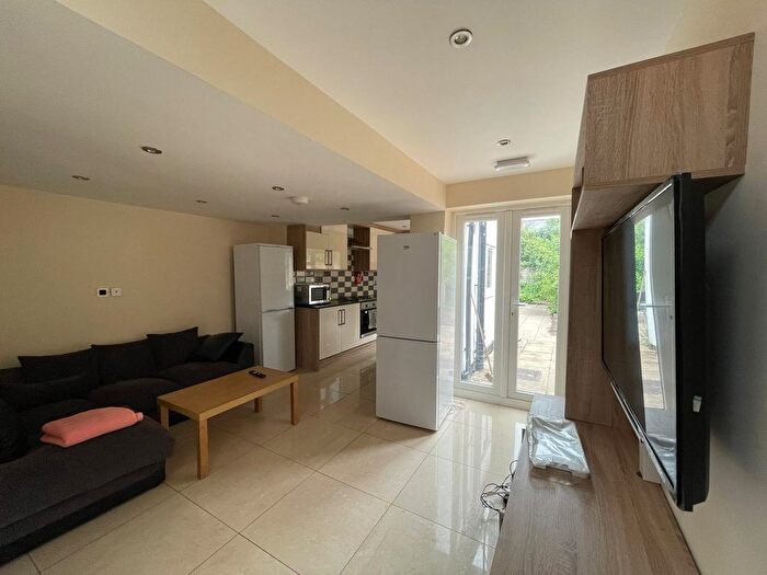 6 Bedroom Terraced House To Rent In De Beauvoir Road, Reading, RG1