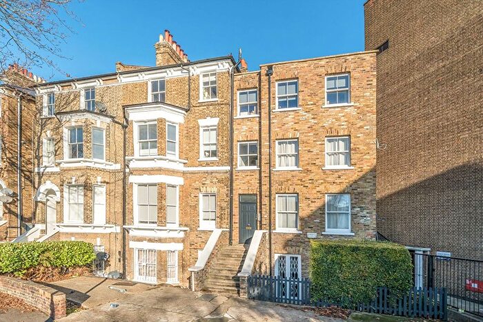 2 Bedroom Flat For Sale In Gauden Road, Clapham, SW4