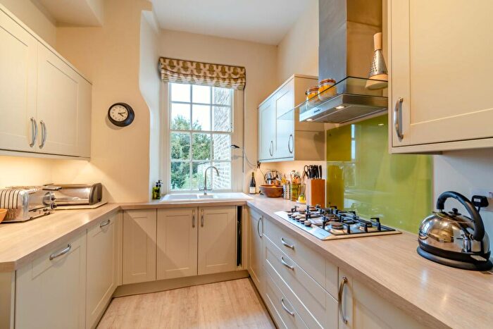 6 Bedroom Terraced House To Rent In St. Georges Square, Stamford, Lincolnshire, PE9