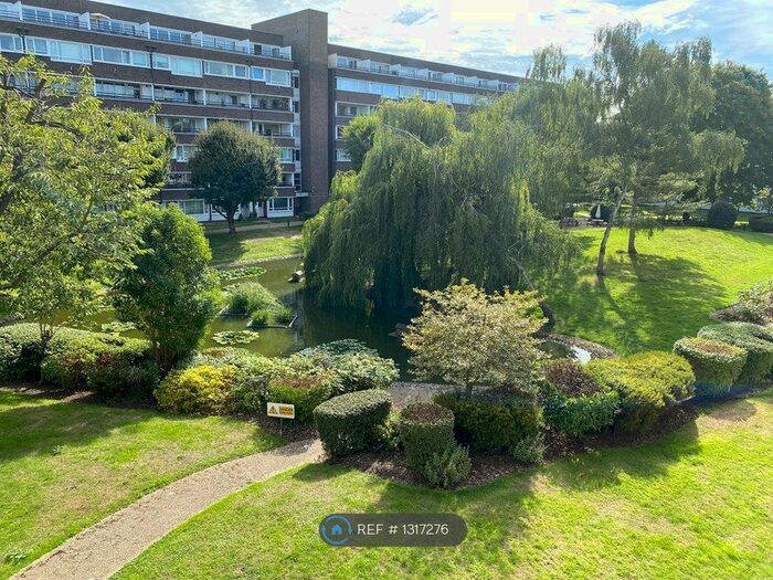 2 Bedroom Flat To Rent In Fair Acres, London, BR2