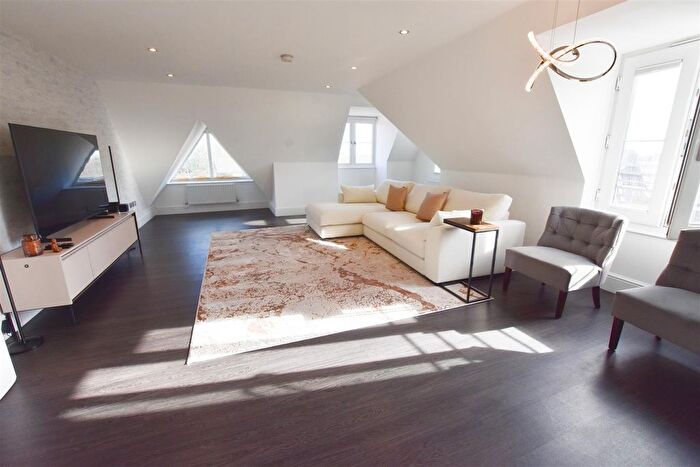 2 Bedroom Flat To Rent In High Street, Iver, SL0