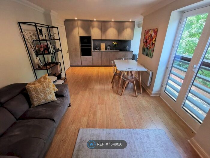 2 Bedroom Flat To Rent In Cathedral View, Winchester, SO23