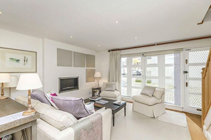 1 Bedroom Semi-Detached House To Rent In Goldhawk Mews, London, W12