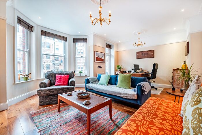 2 Bedroom Flat For Sale In Wymering Road, London, W9