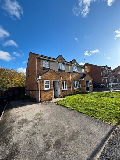 3 Bedroom Semi Detached House To Rent In Berrydale Close, Bradford, BD15
