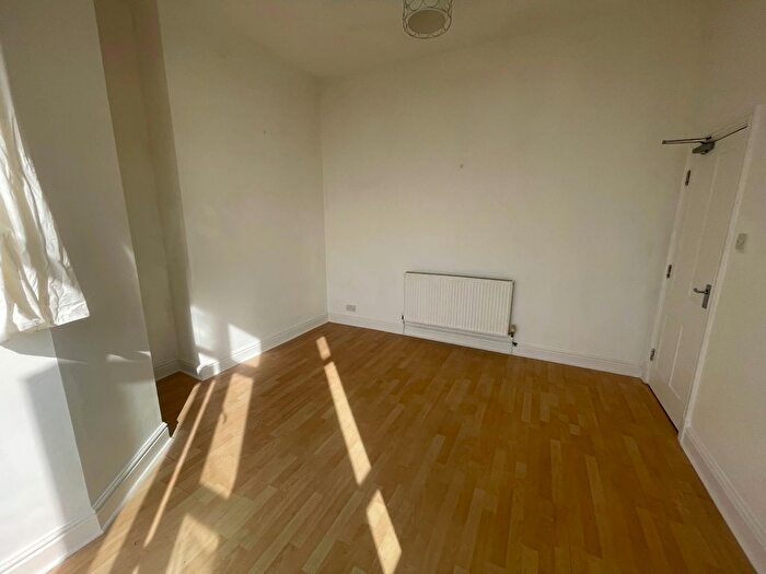 3 Bedroom Flat To Rent In The Promenade, Swansea, SA1