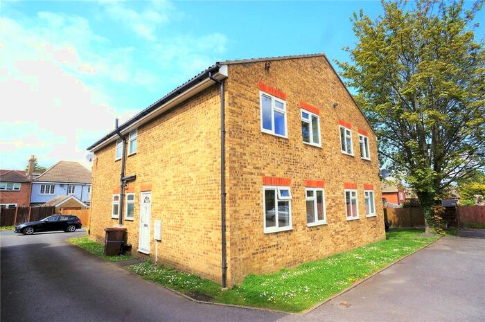 2 Bedroom Flat To Rent In Secretan Road, Rochester, Kent, ME1