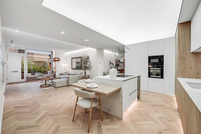 2 Bedroom Flat For Sale In Barrel Yard, Vinery Way, W6