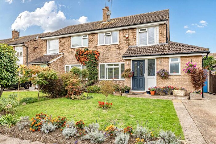 3 Bedroom Semi-Detached House For Sale In Linden Way, Ripley, Surrey, GU23