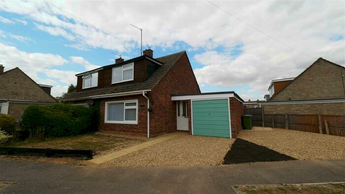 3 Bedroom Semi-Detached House To Rent In Beech Drive, St Ives, PE27
