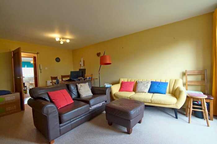 2 Bedroom Flat To Rent In Salisbury Park, Downend, Bristol BS16