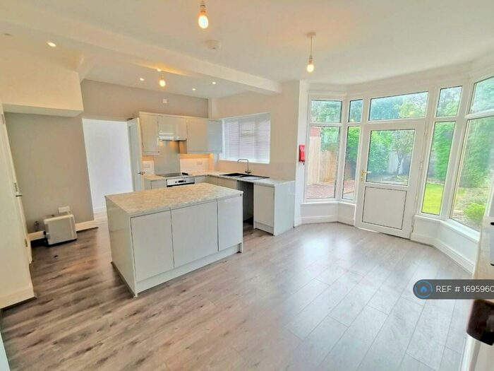 3 Bedroom Semi-Detached House To Rent In Worlds End Lane, Quinton, Birmingham, B32