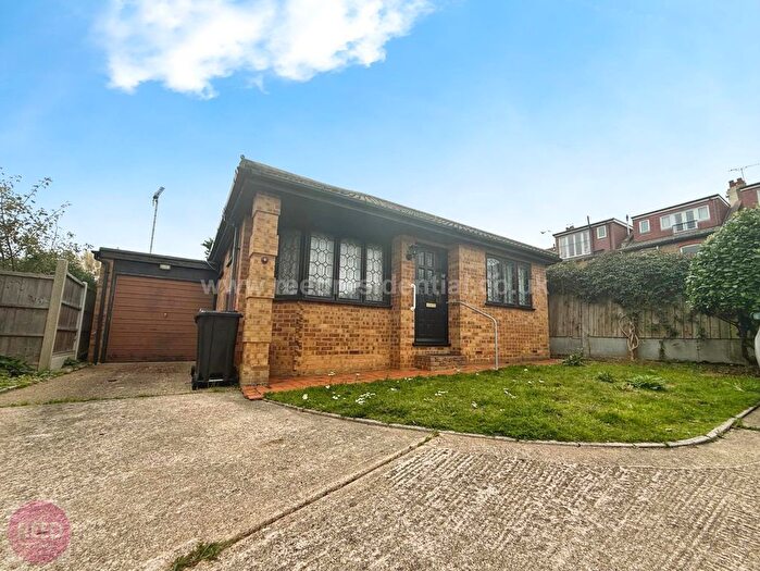 2 Bedroom Detached Bungalow For Sale In Kingsway Mews, Westcliff On Sea, SS0