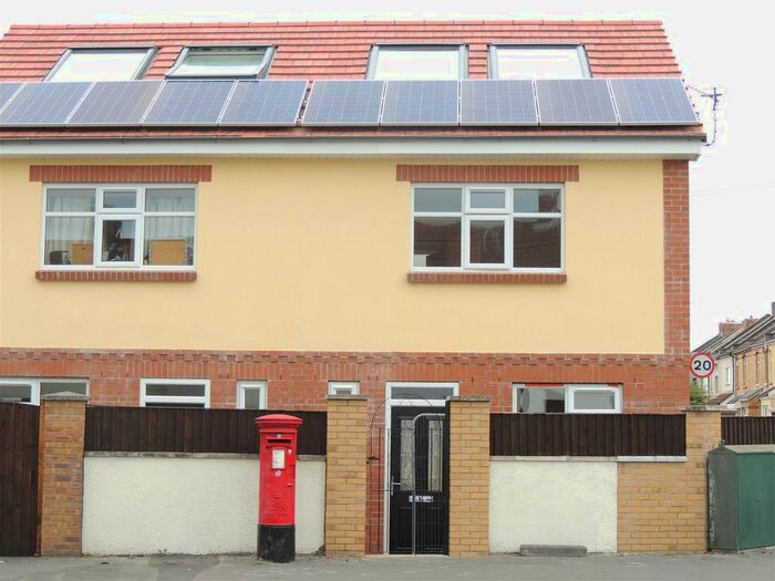 4 Bedroom Semi-Detached House To Rent In Two Mile Hill Road, Kingswood, Bristol, BS15