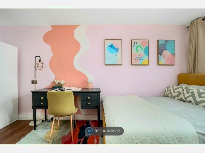 3 Bedroom Flat To Rent In Ashcroft Square, London, W6