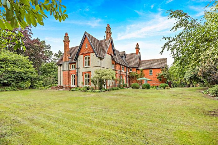 6 Bedroom Detached House For Sale In Donnington, Newbury, Berkshire, RG14
