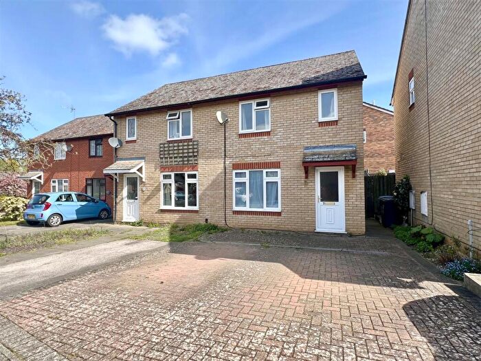 3 Bedroom Semi Detached House For Sale In Alabaster Close, Hadleigh, Ipswich, IP7