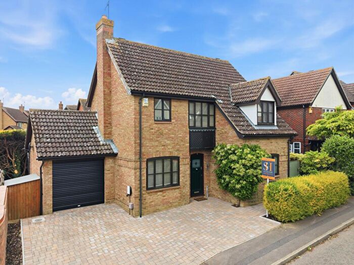 3 Bedroom Detached House For Sale In Froden Brook, Billericay, CM11