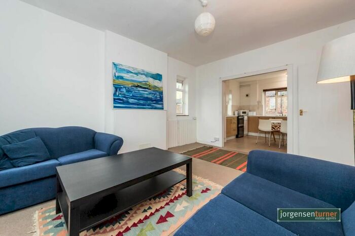 3 Bedroom Flat To Rent In Westville Road, Shepherds Bush, London, W12