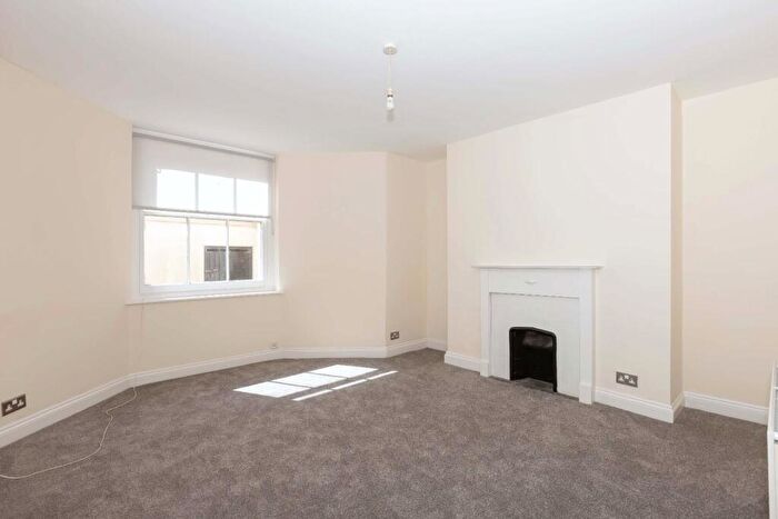 2 Bedroom Flat For Sale In Compton Avenue, Brighton, BN1 - Photo 2