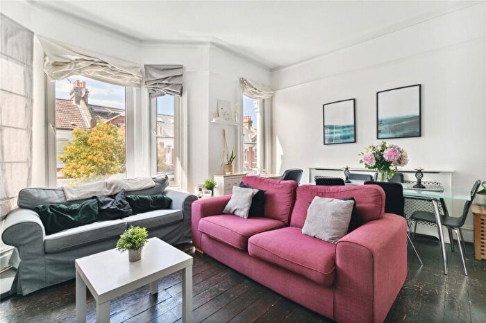 3 Bedroom Maisonette To Rent In Sugden Road, London, SW11