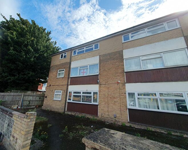 2 Bedroom Flat To Rent In Hayes, Middlesex, UB4