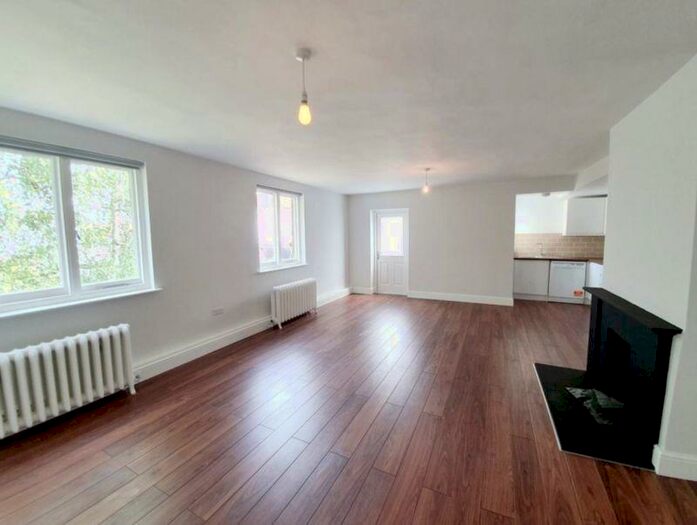 2 Bedroom Flat To Rent In St Anne's Close, Highgate, London, London, N6