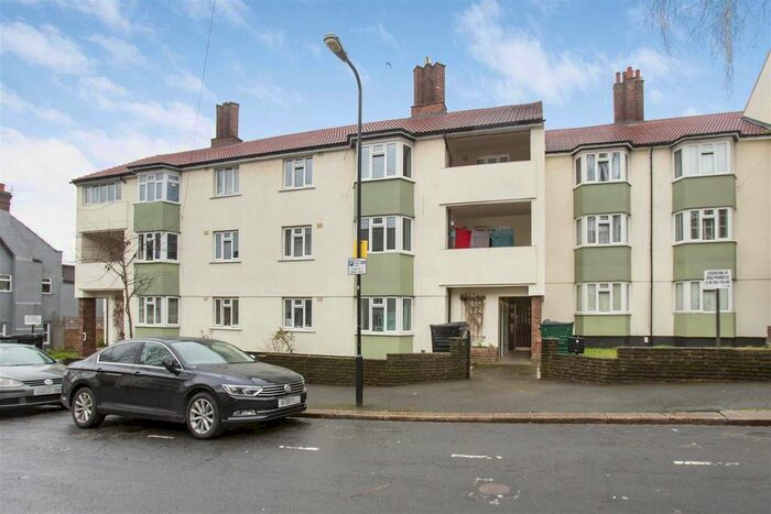 1 Bedroom Flat To Rent In Brookfield Avenue, Walthamstow, London, E17