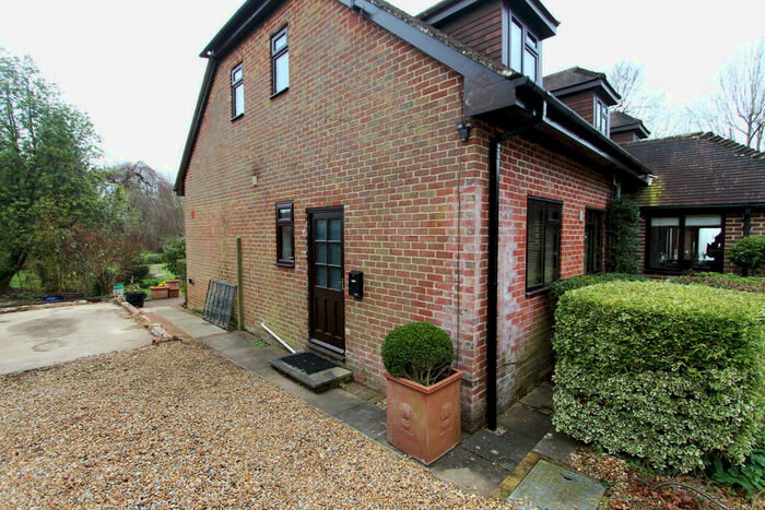 1 Bedroom Apartment To Rent In Vicarage Lane, Swanmore, SO32