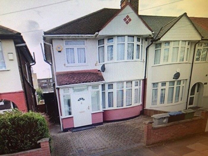 1 Bedroom Flat To Rent In Winchester Avenue, London, NW9