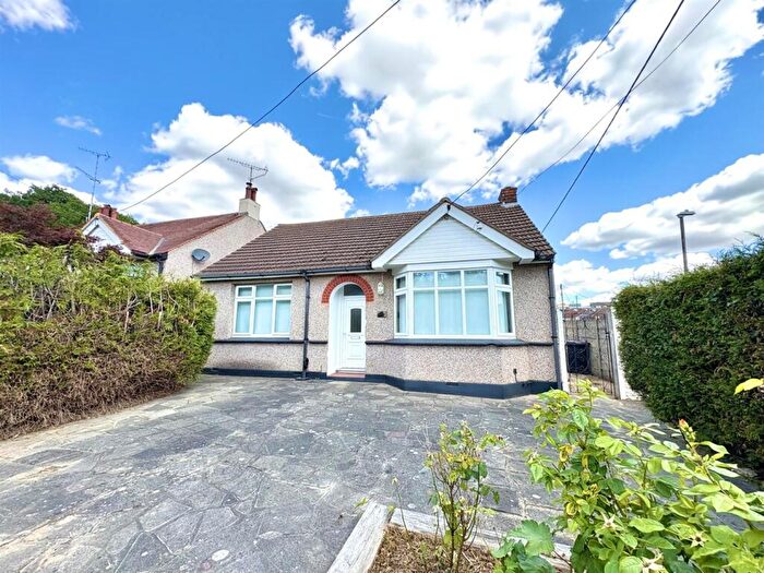 2 Bedroom Detached Bungalow For Sale In Eastwood Road, Rayleigh, SS6