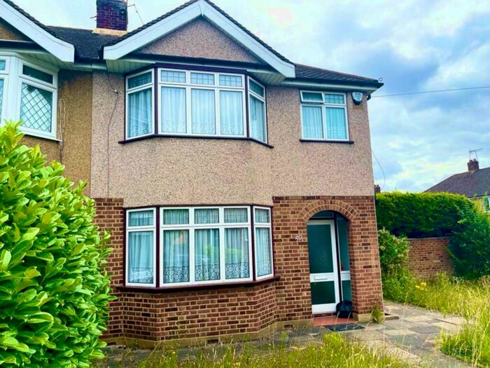 3 Bedroom Semi-Detached House To Rent In Helmsdale Road, Romford, RM1