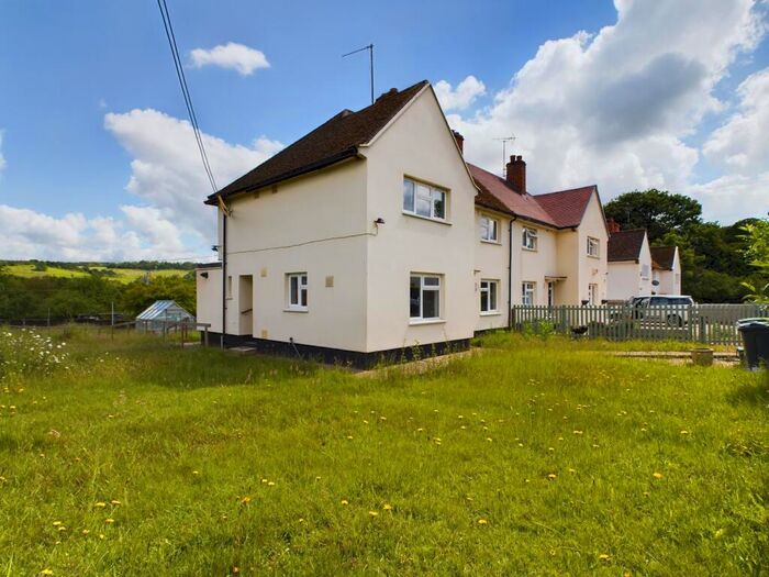 3 Bedroom Semi-Detached House For Sale In Hartslock View, Lower Basildon, RG8