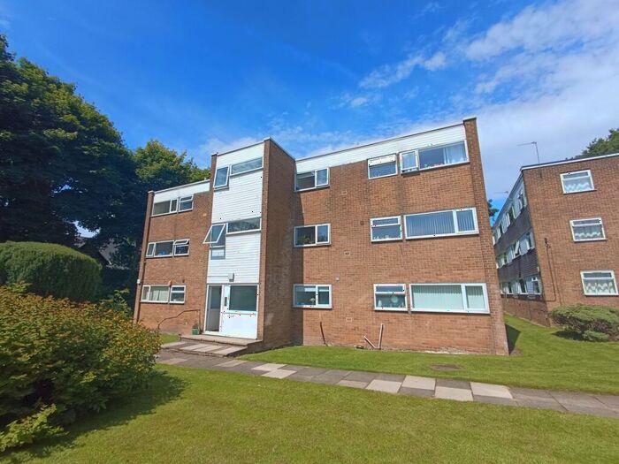 2 Bedroom Flat To Rent In Park View Court, Leeds, West Yorkshire, LS8