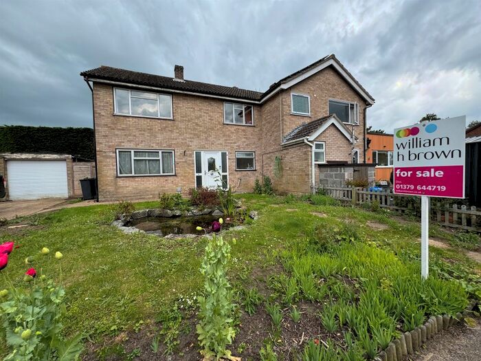 4 Bedroom Semi-Detached House For Sale In Eastlands, Stradbroke, Eye, IP21